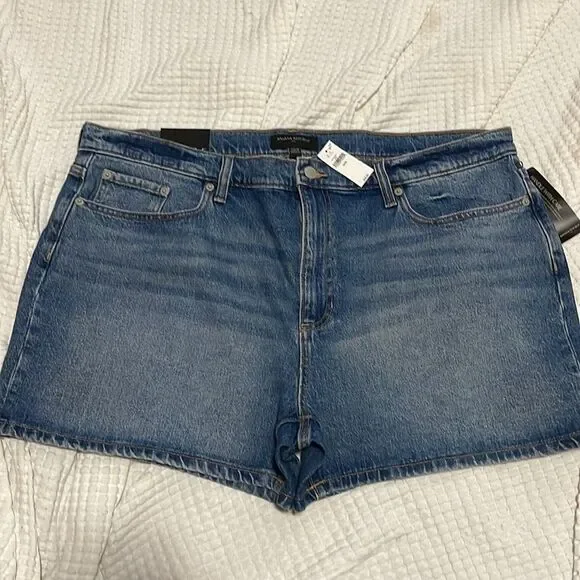 NWT- Banana Republic - 33/16, 34/18 & 35/20. Classic Denim Short - Picture 1 of 7